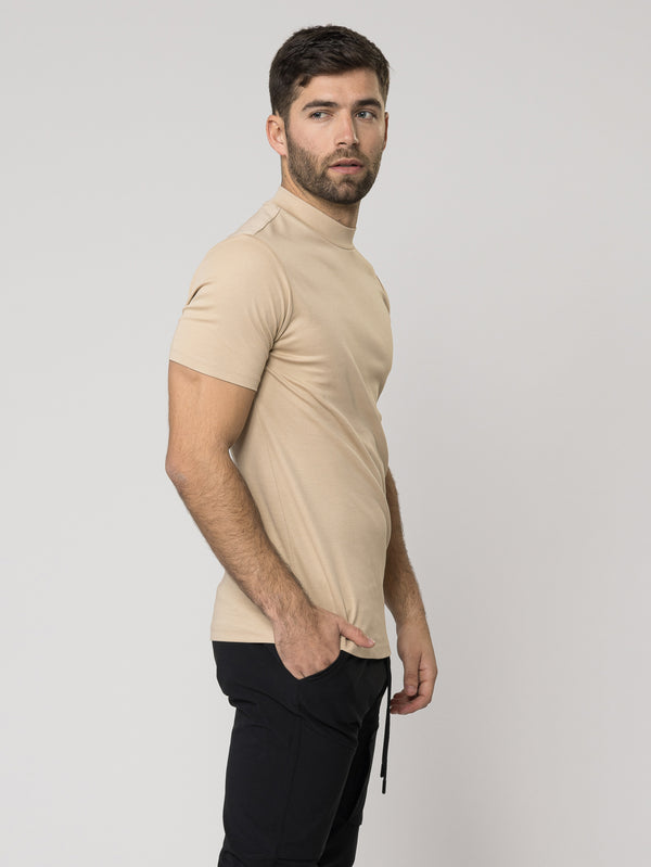 טי שירט עם צווארון High neck