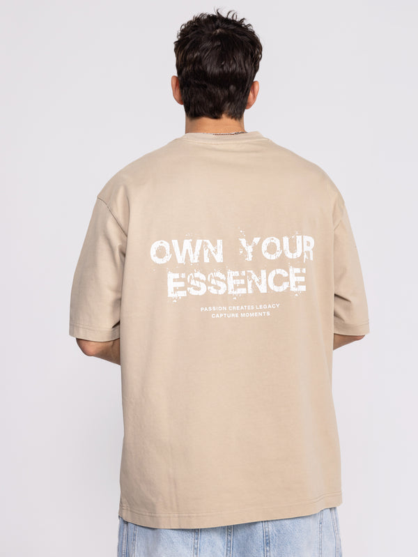 טי אוברסייז לגבר OWN YOUR ESSENCE