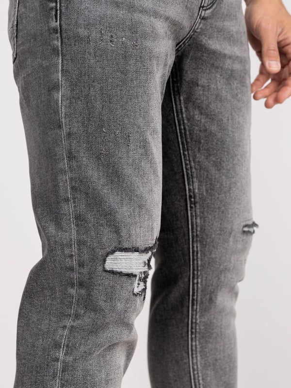 מכנסי ג''ינס לגבר בגזרת SUPER SKINNY