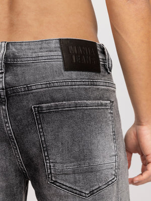 מכנסי ג''ינס לגבר בגזרת SUPER SKINNY