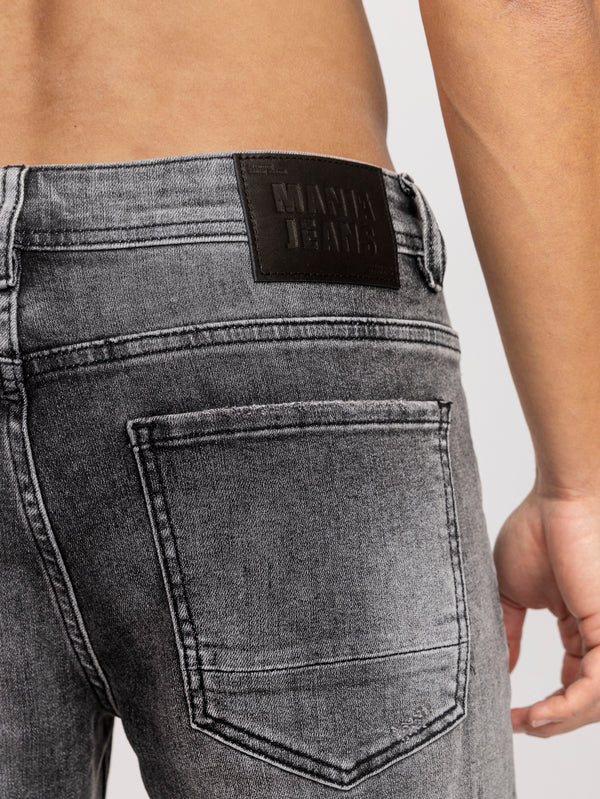 מכנסי ג''ינס לגבר בגזרת SUPER SKINNY