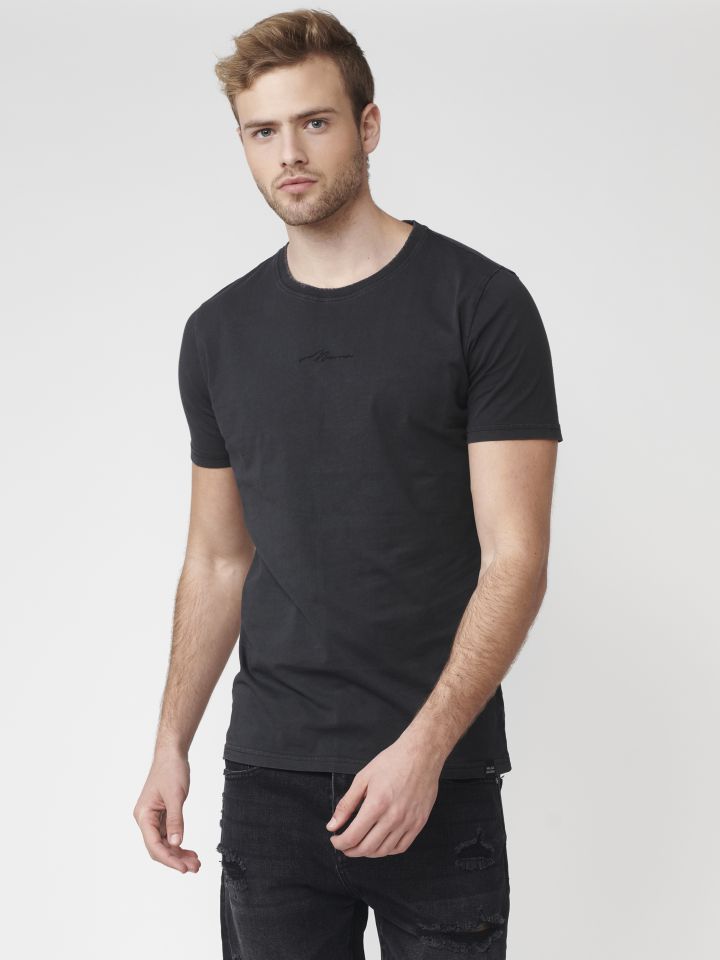 טי שירט עם הדפס ריקמה בחזית