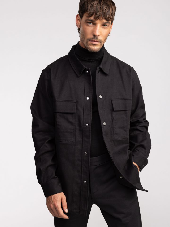 גקט לגבר עם כיסים בחזית