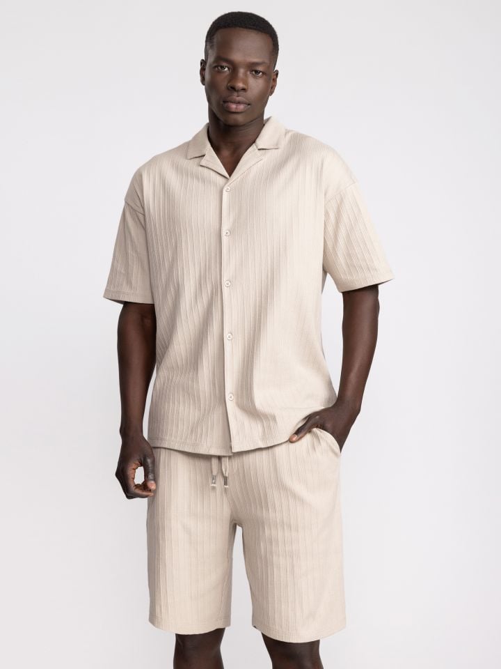 חולצה מכופתרת עם טקסטורת פסים לגבר