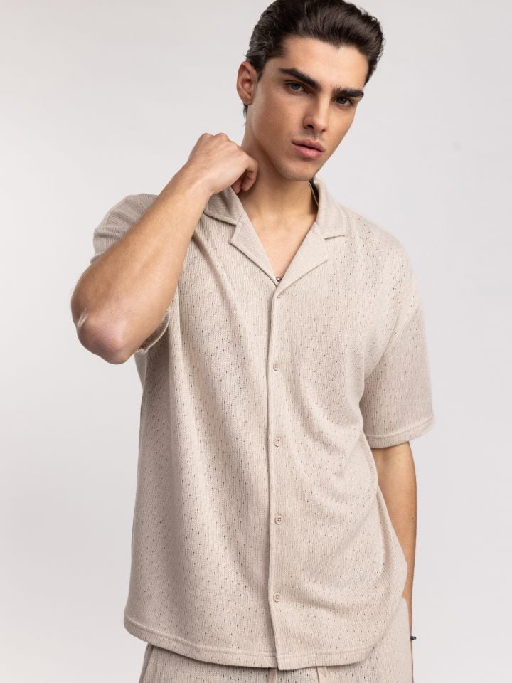 חולצה מכופתרת קצרה בטקסטורה מחוררת