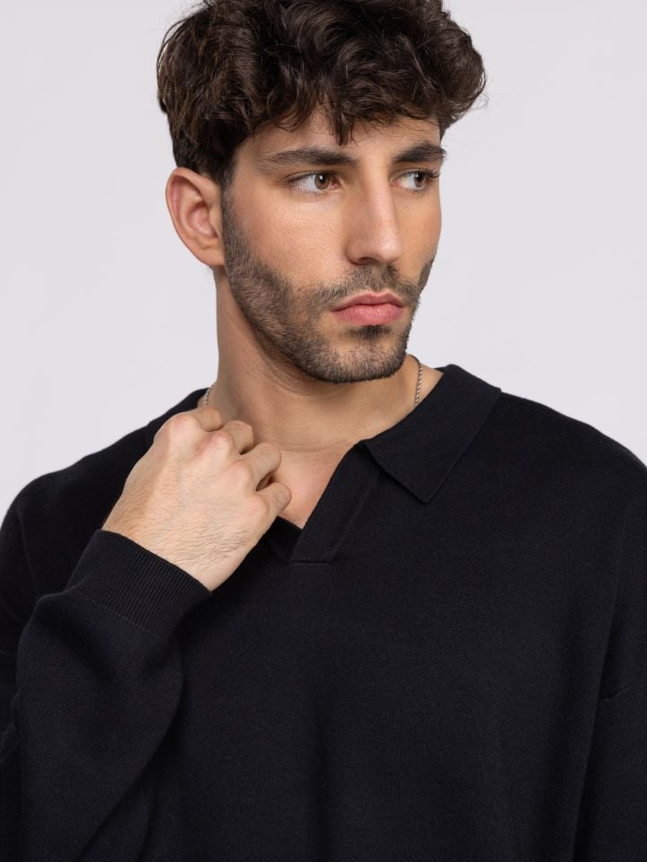 סריג עם צווארון פולו פתוח