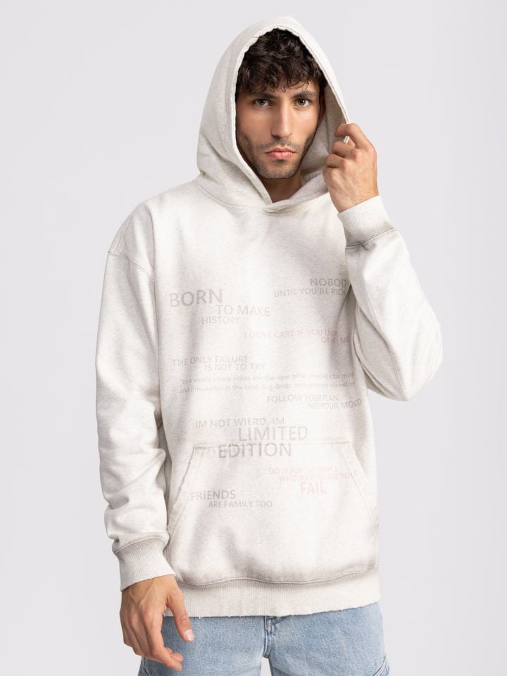 קפוצ�ון לגבר בהדפס טקסטים