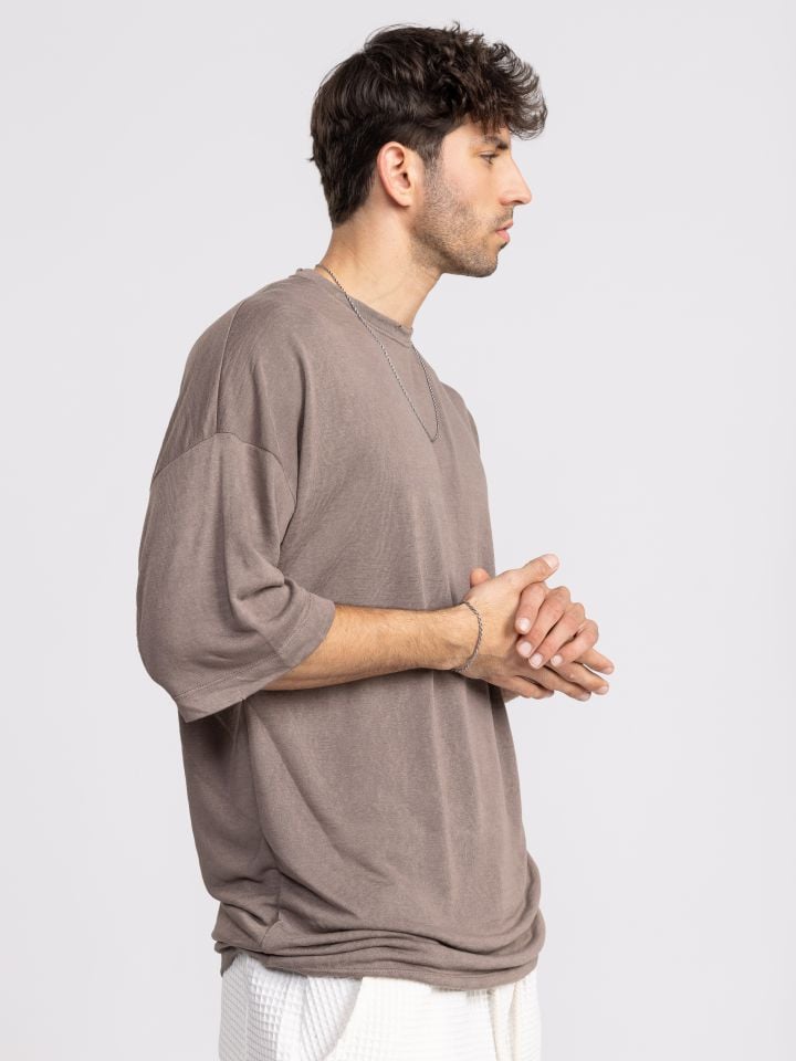 חולצת טי שירט לגבר עם טקסטורה טבעית