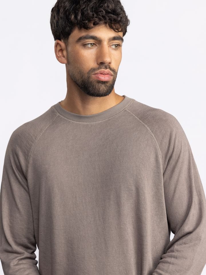 חולצת לונג סלאב מבד טקסטורלי בגזרת רגלן