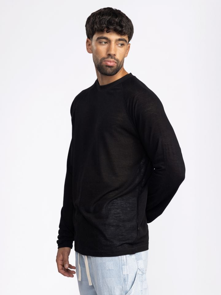 חולצת לונג סלאב מבד טקסטורלי בגזרת רגלן