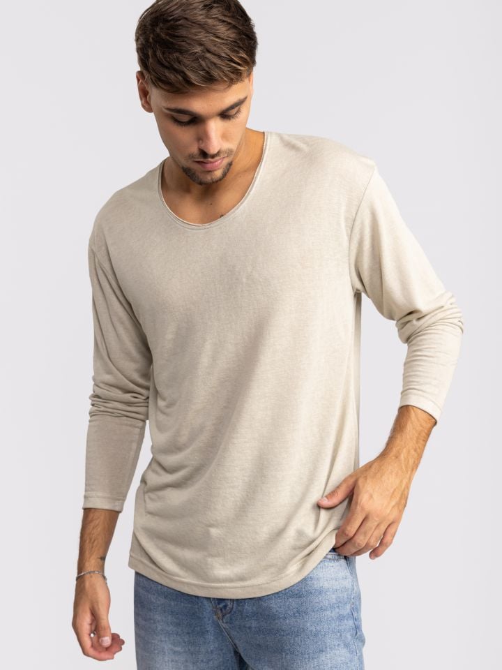 חולצת טי שירט לגבר עם תפר בגב