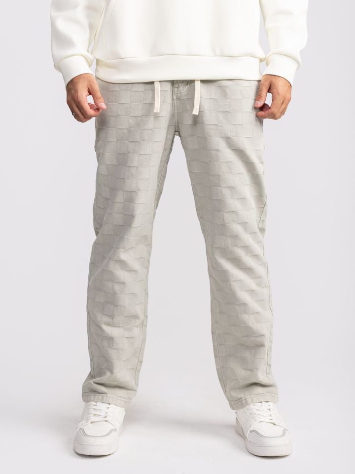 מכנסי ג’’ינס עם טקסטורת משבצות מובלטת