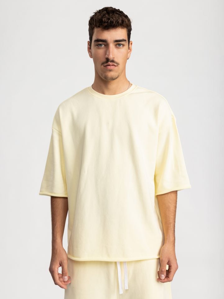 חולצה קצרה עם סיומת פרומה