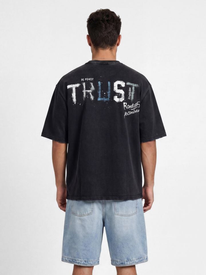 טישרט אובר סייז לגבר TRUST