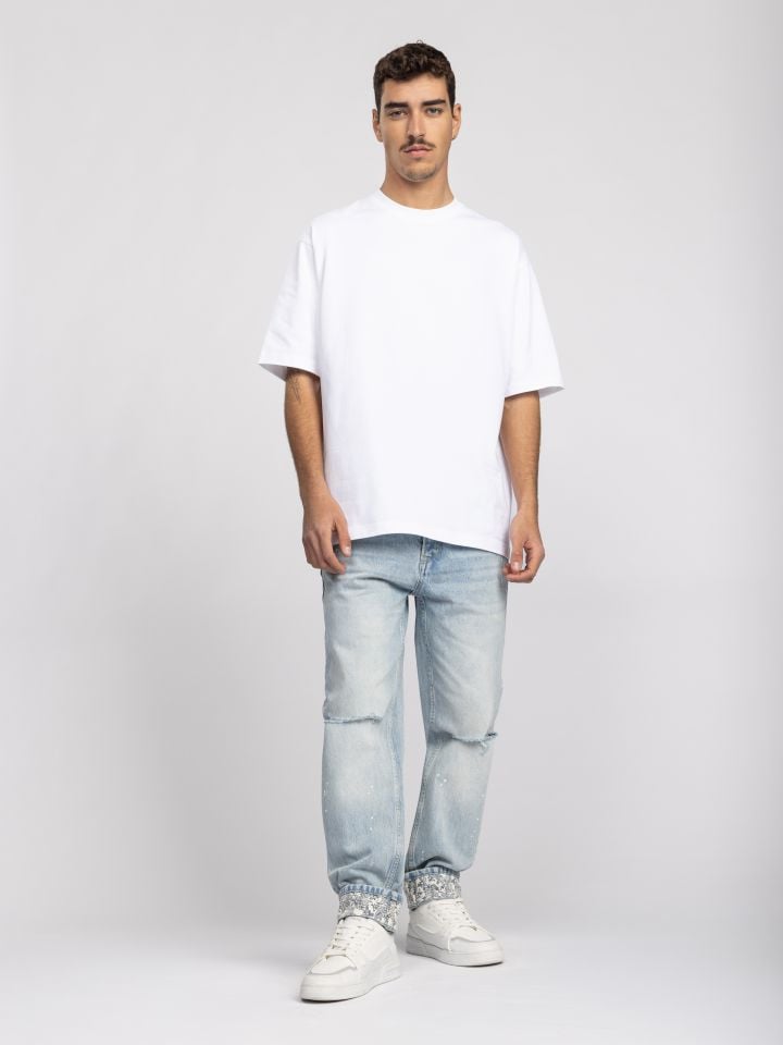 גינס שטוף עם קרעים וקיפול מודפס