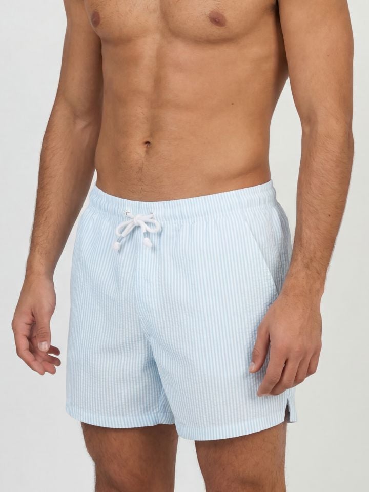 בגדי-ים בהדפס פסים עדינים