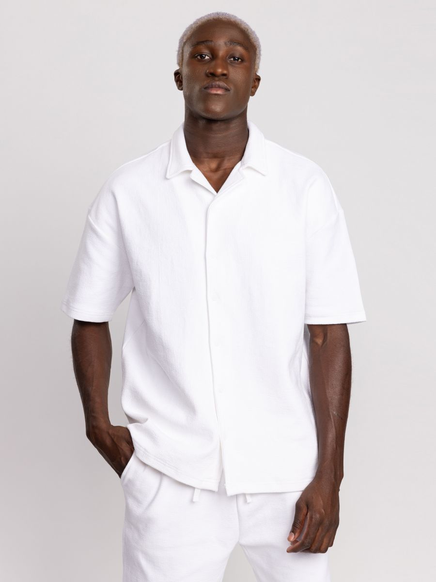 חולצה מכופתרת קצרה לגבר ריזורט