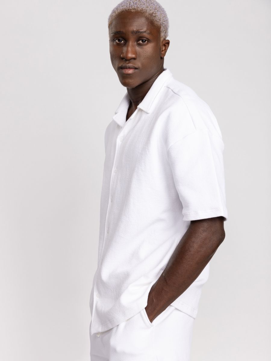 חולצה מכופתרת קצרה לגבר ריזורט