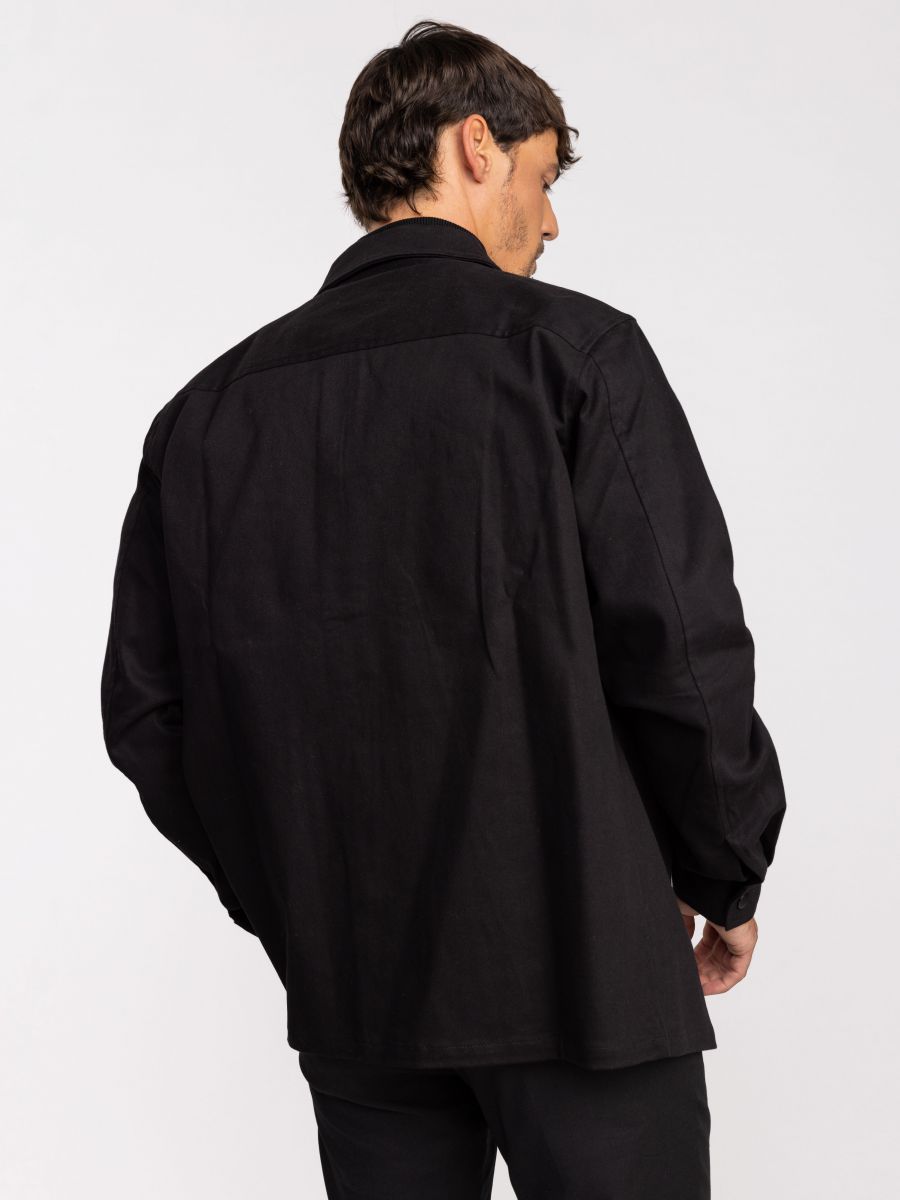 גקט לגבר עם כיסים בחזית