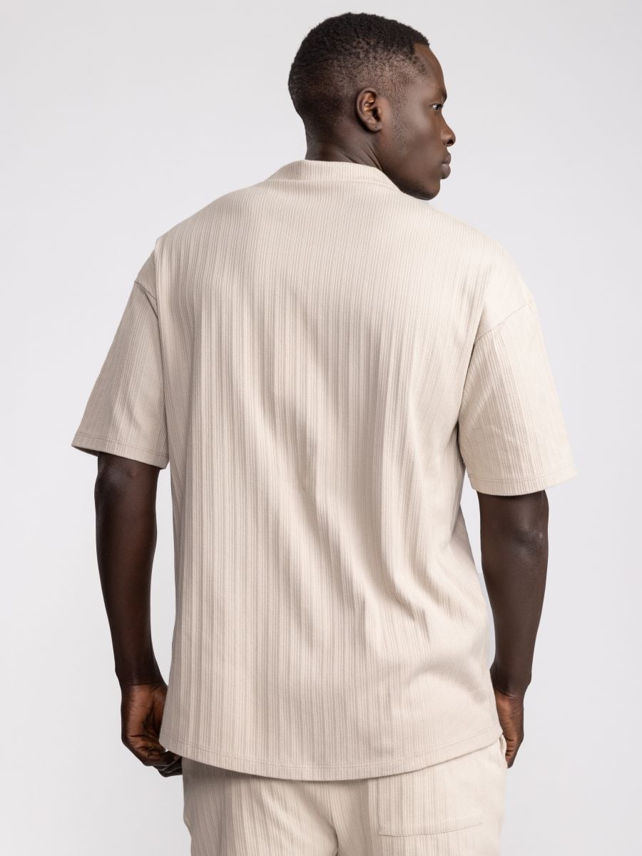 חולצה מכופתרת עם טקסטורת פסים לגבר