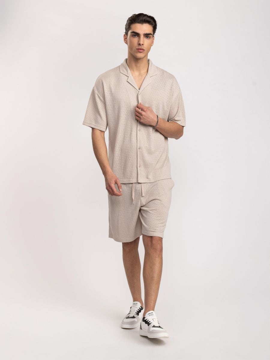 חולצה מכופתרת קצרה בטקסטורה מחוררת