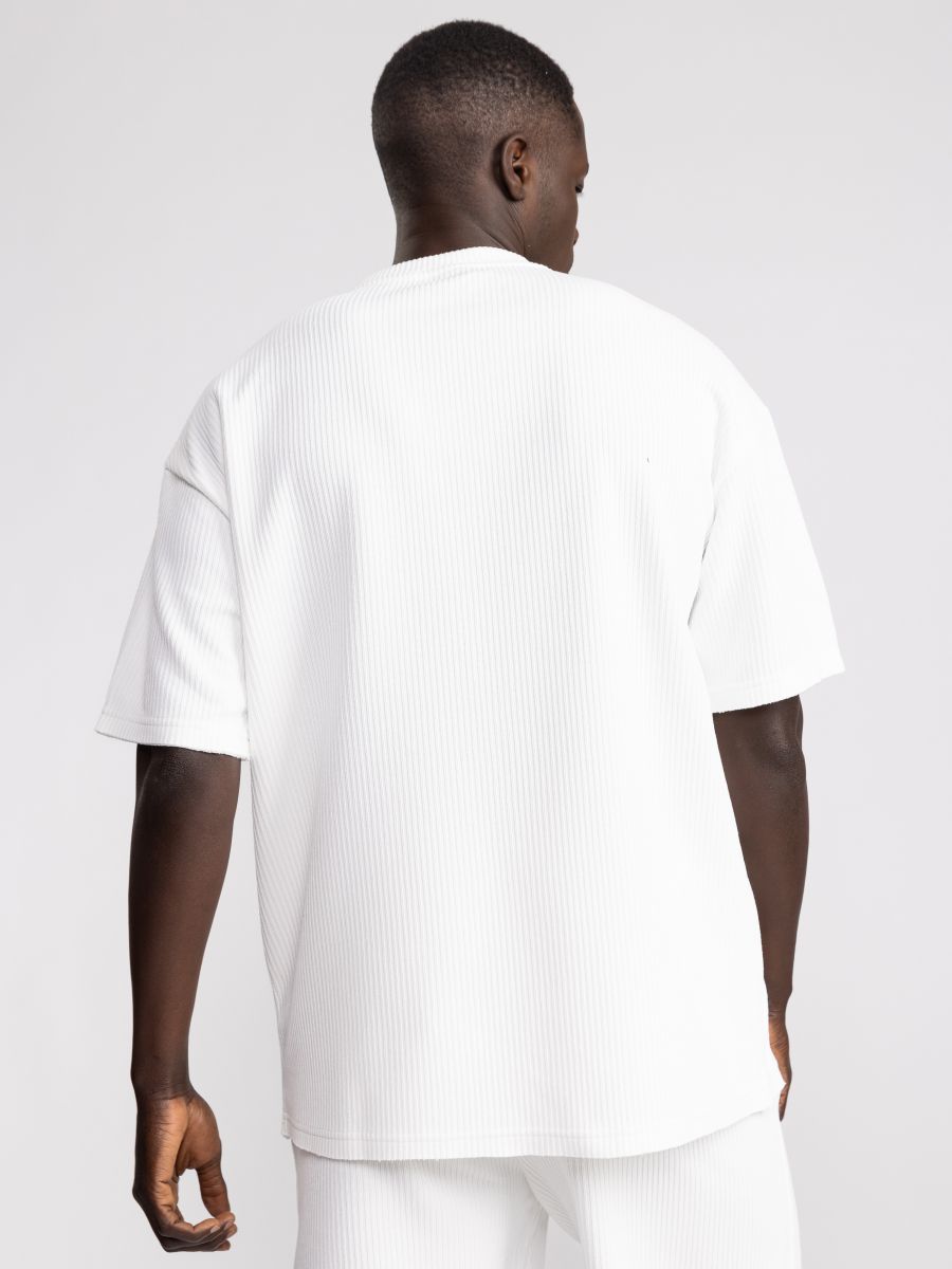 חולצת טי שירט לגבר עם טקסטורה עדינה