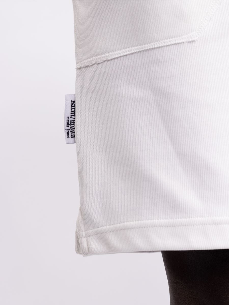 מכנסי ברמודה לגבר עם טקסטורה עדינה