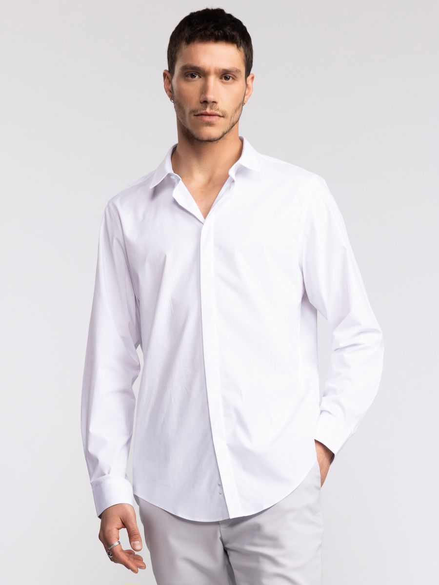 חולצת פרמיום מכופתרת לגבר בגיזרה קלאסית