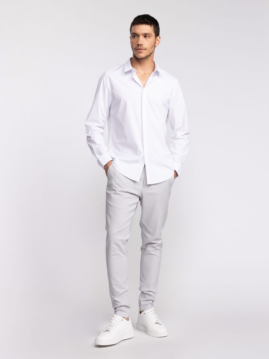 חולצת פרמיום מכופתרת לגבר בגיזרה קלאסית