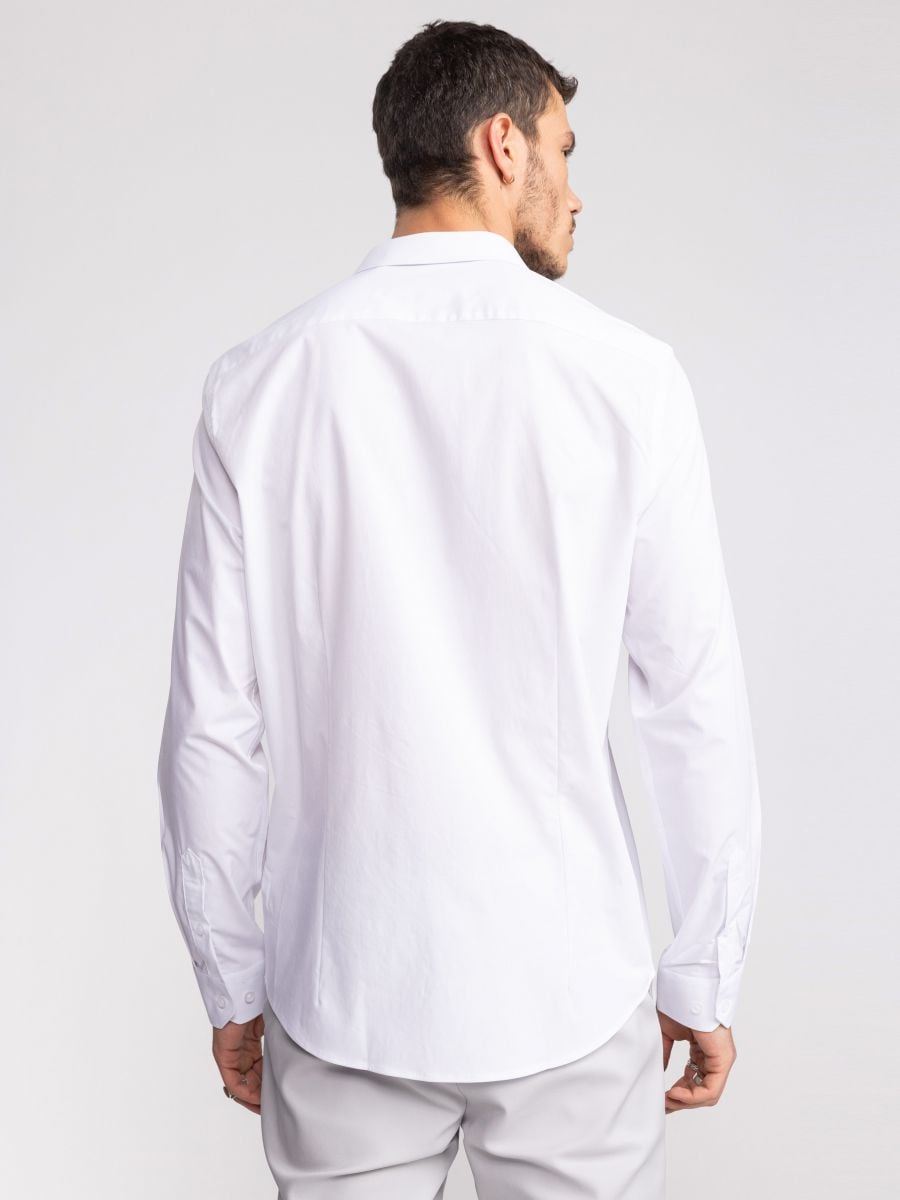 חולצת פרמיום מכופתרת לגבר בגיזרה קלאסית