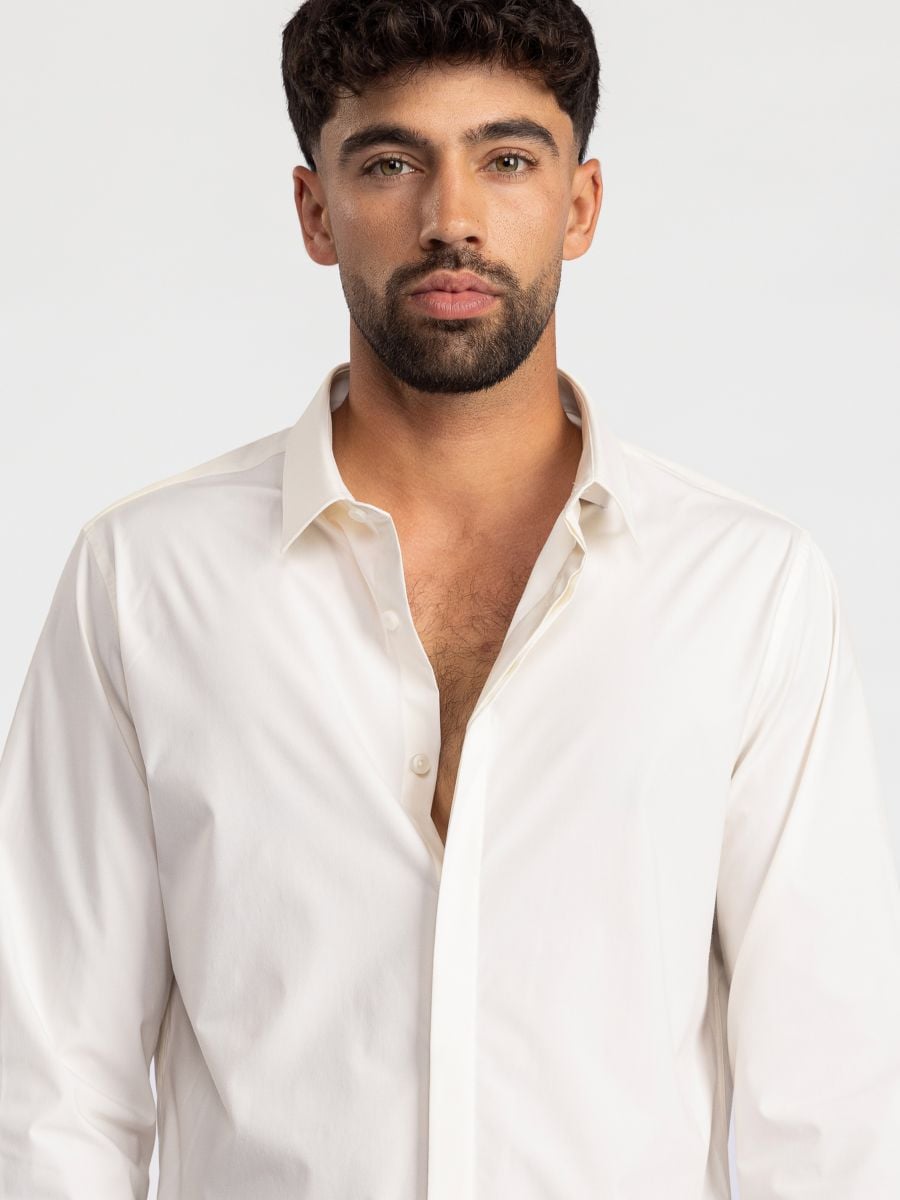 חולצת פרמיום מכופתרת לגבר בגיזרה קלאסית