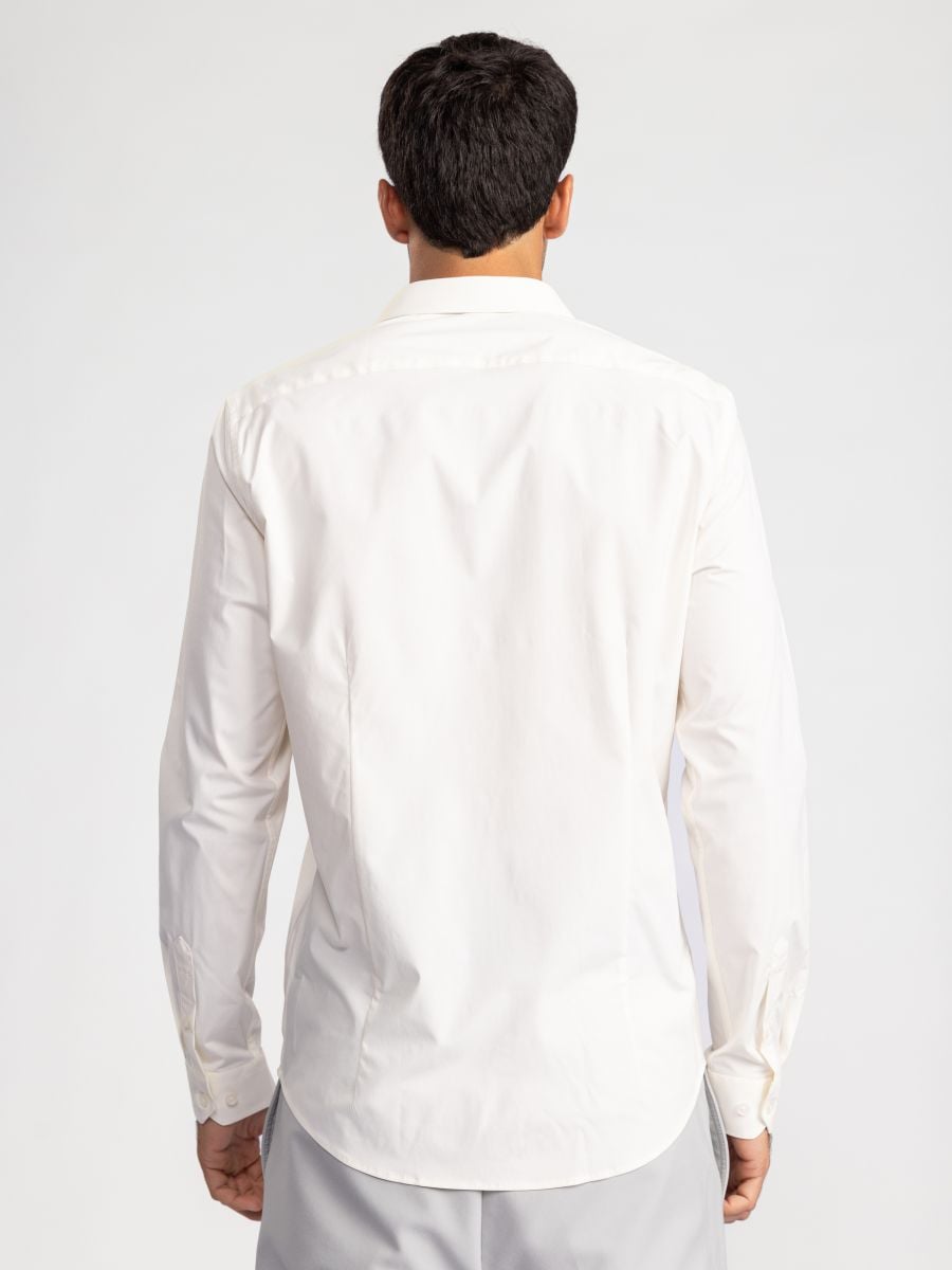 חולצת פרמיום מכופתרת לגבר בגיזרה קלאסית