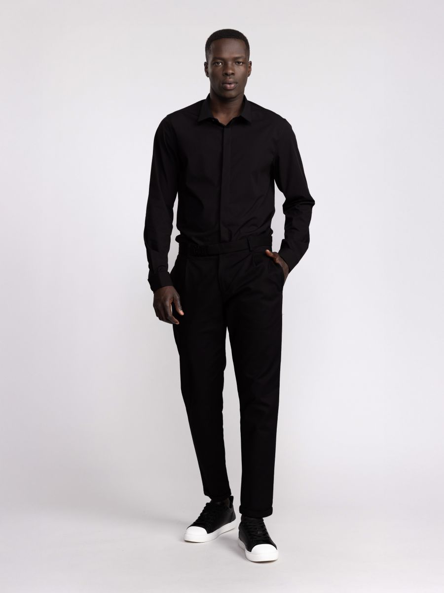 חולצת פרמיום מכופתרת לגבר בגיזרה קלאסית