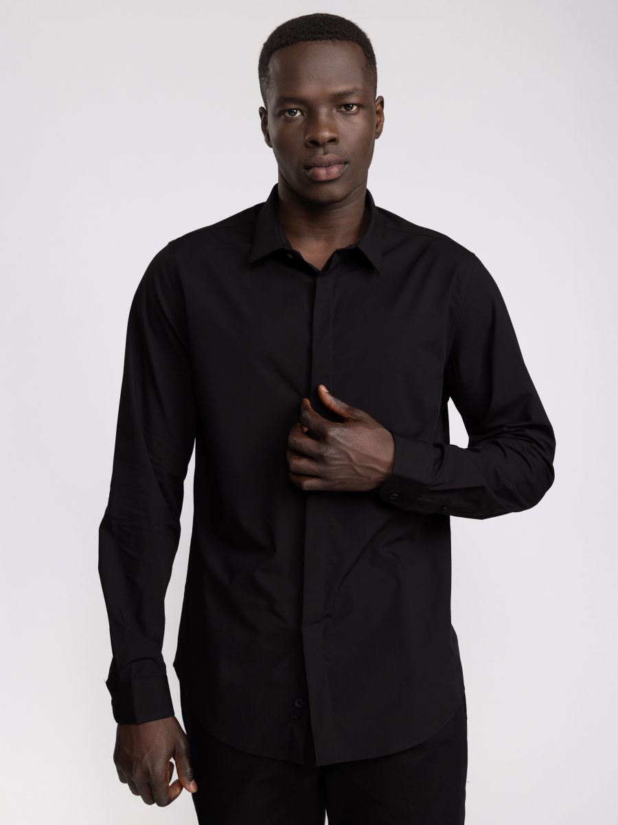 חולצת פרמיום מכופתרת לגבר בגיזרה קלאסית