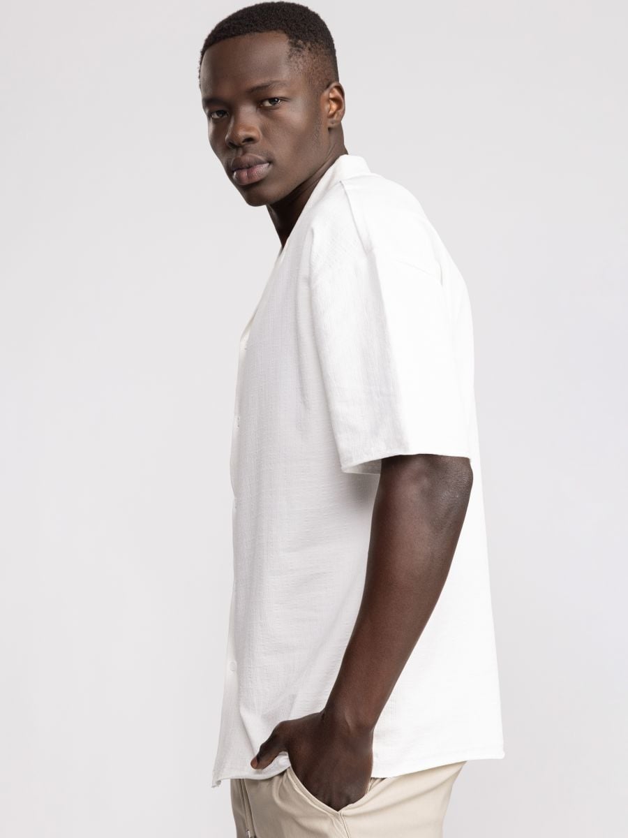 חולצה מכופתרת קצרה לגבר