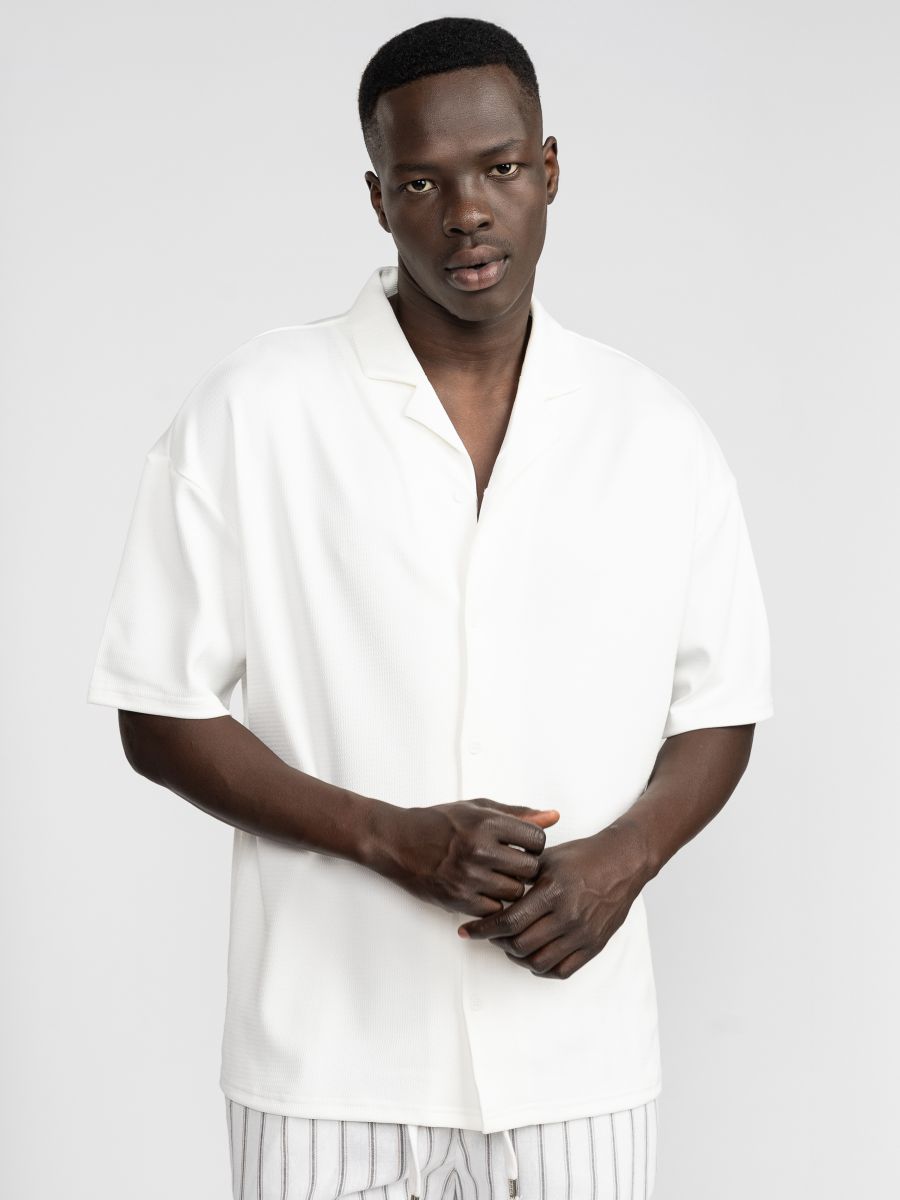 חולצת ריזורט עם טקסטורה