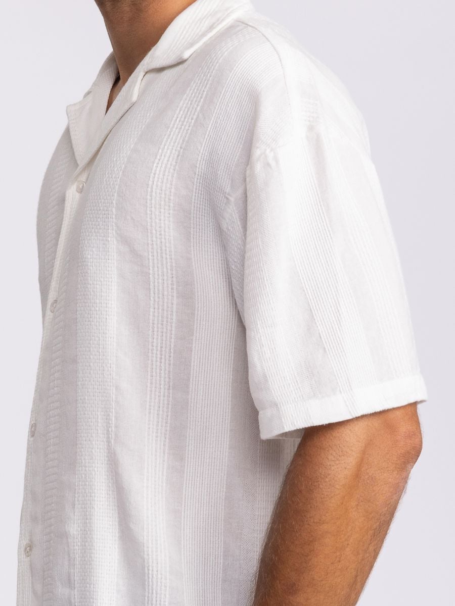 חולצה מכופתרת טקסטורלית עם פסים לגבר