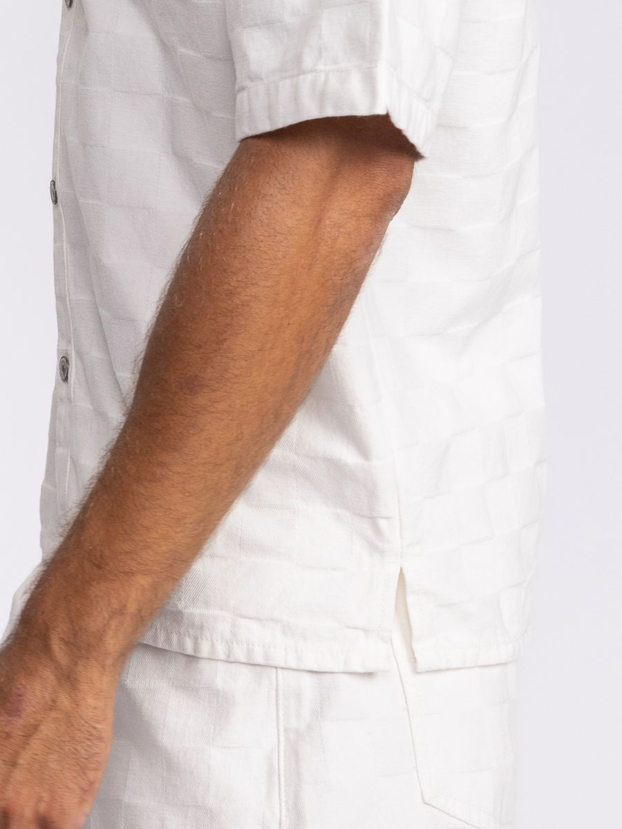 חולצת ריזורט קצרה לגבר עם טקסטורה משובצת