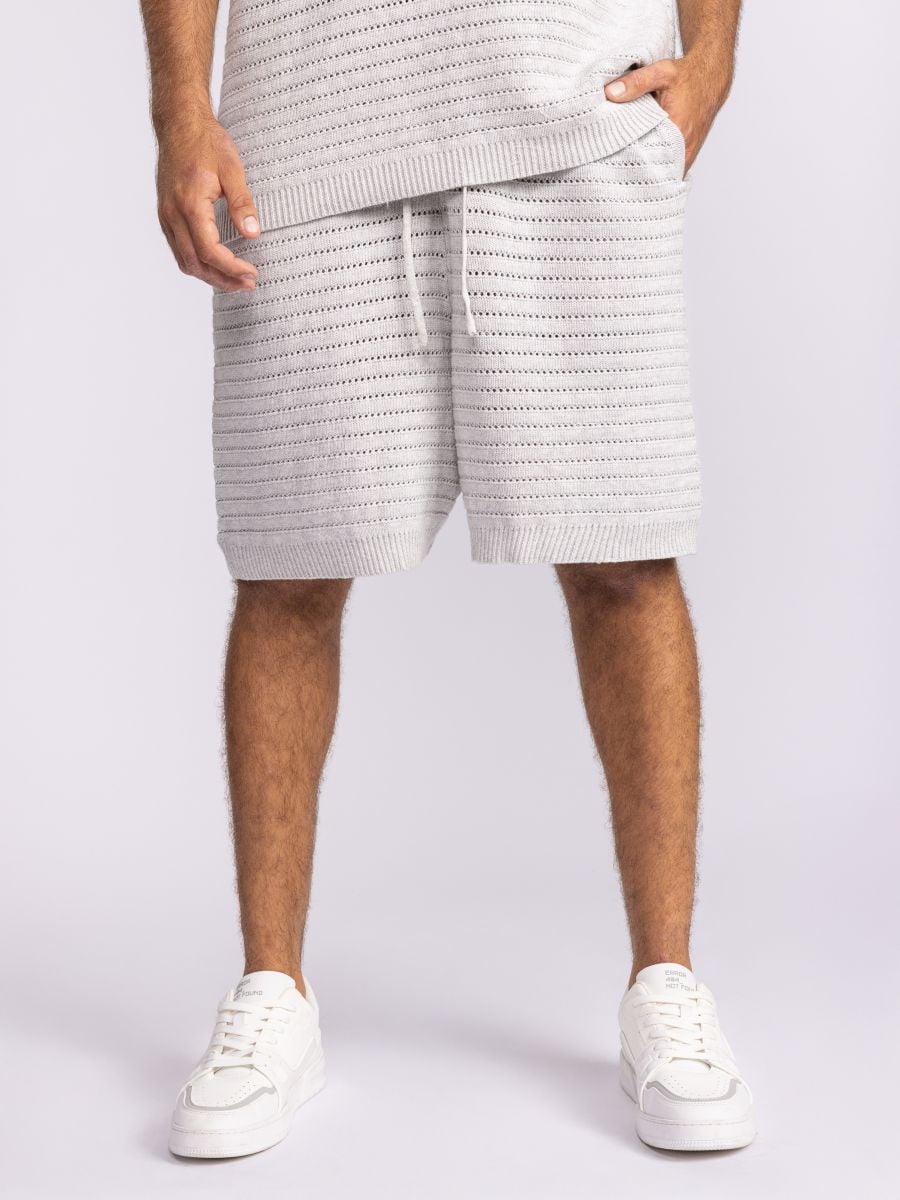 מכנסי ברמודה סרוגים לגבר בטקסטורה קווית