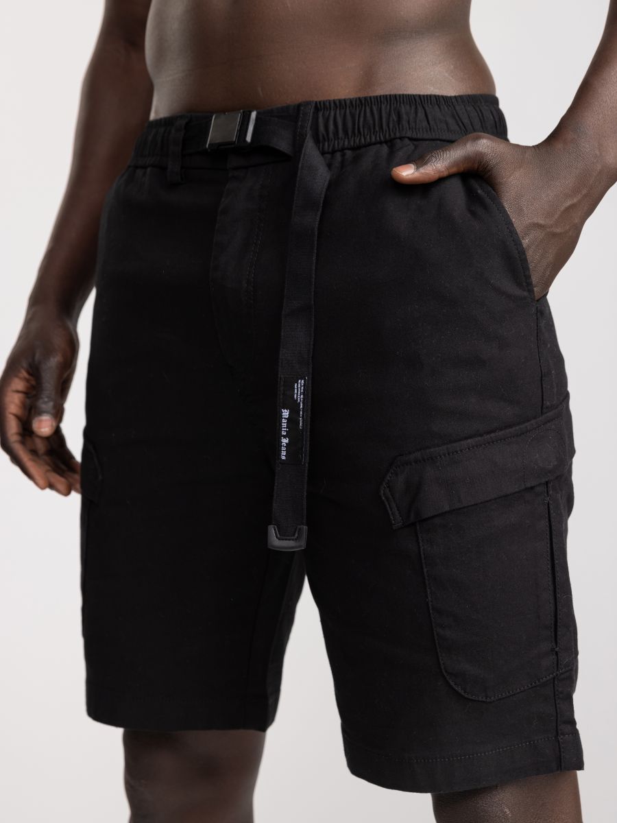 מכנסי ברמודה קצרים לגבר עם חגורה ממותגת