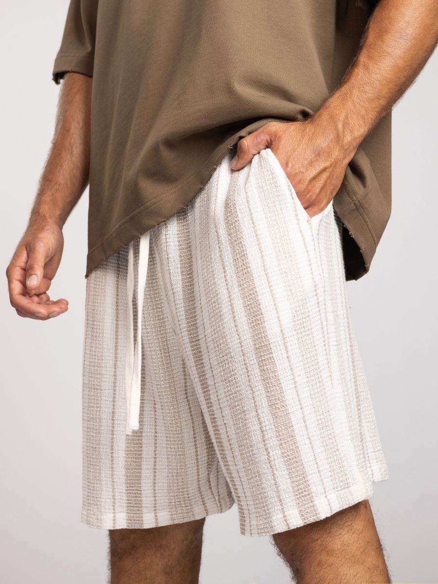 מכנסי ברמודה לגבר פסים אנכיים