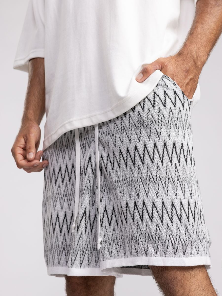 מכנסי ברמודה סרוגה בדוגמה גאומטרית