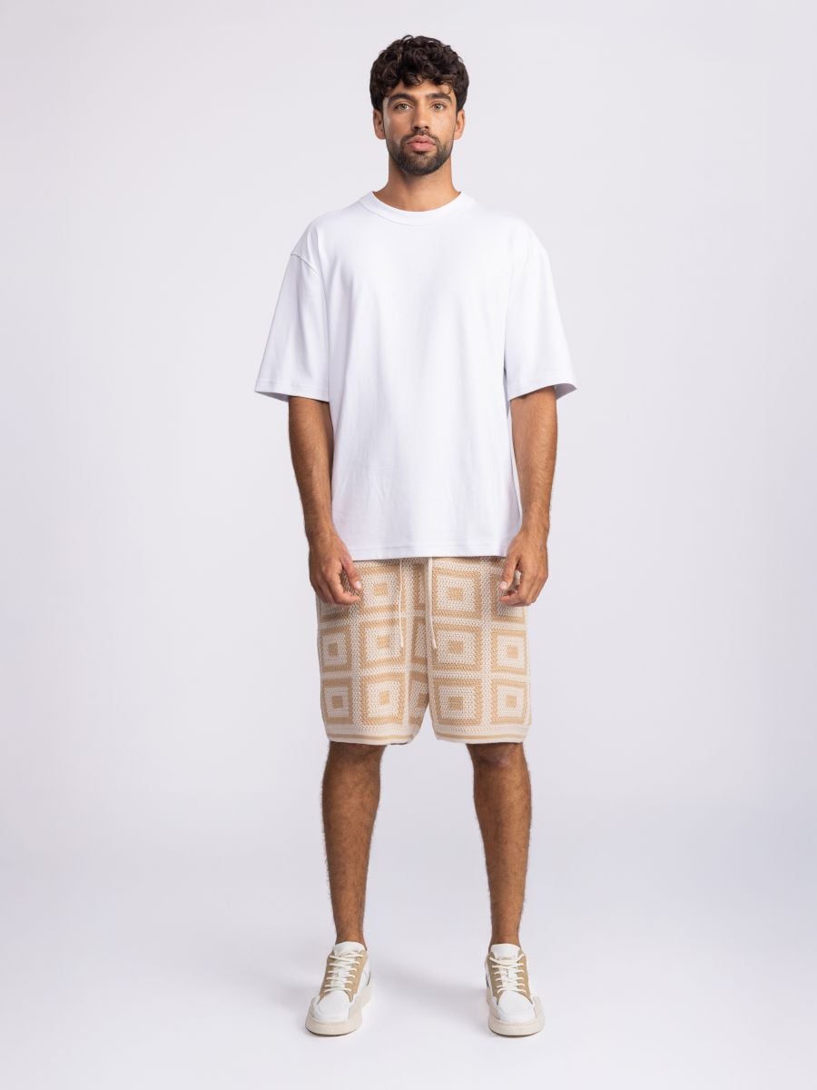 מכנסי ברמודה סרוגים לגבר עם דוגמת ריבועים