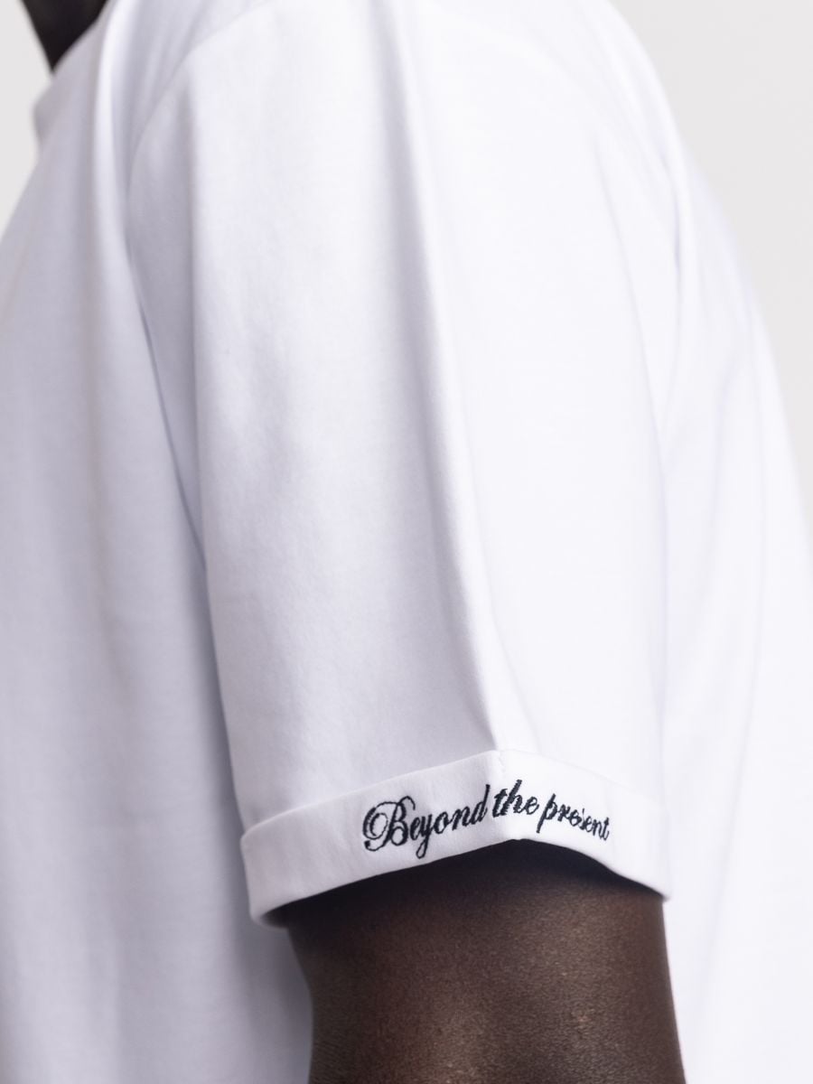 חולצת טי שירט לגבר TIMELESS