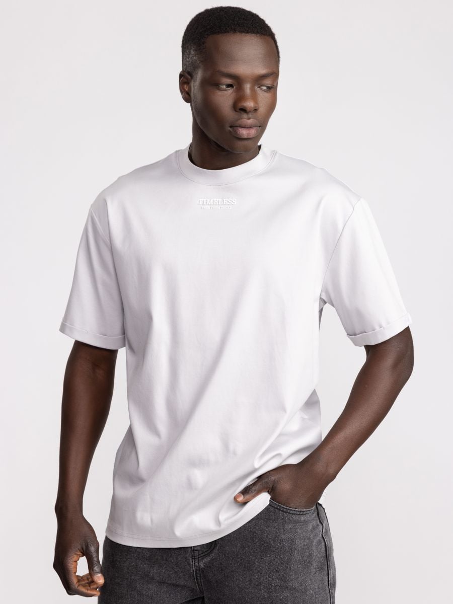 חולצת טי שירט לגבר TIMELESS