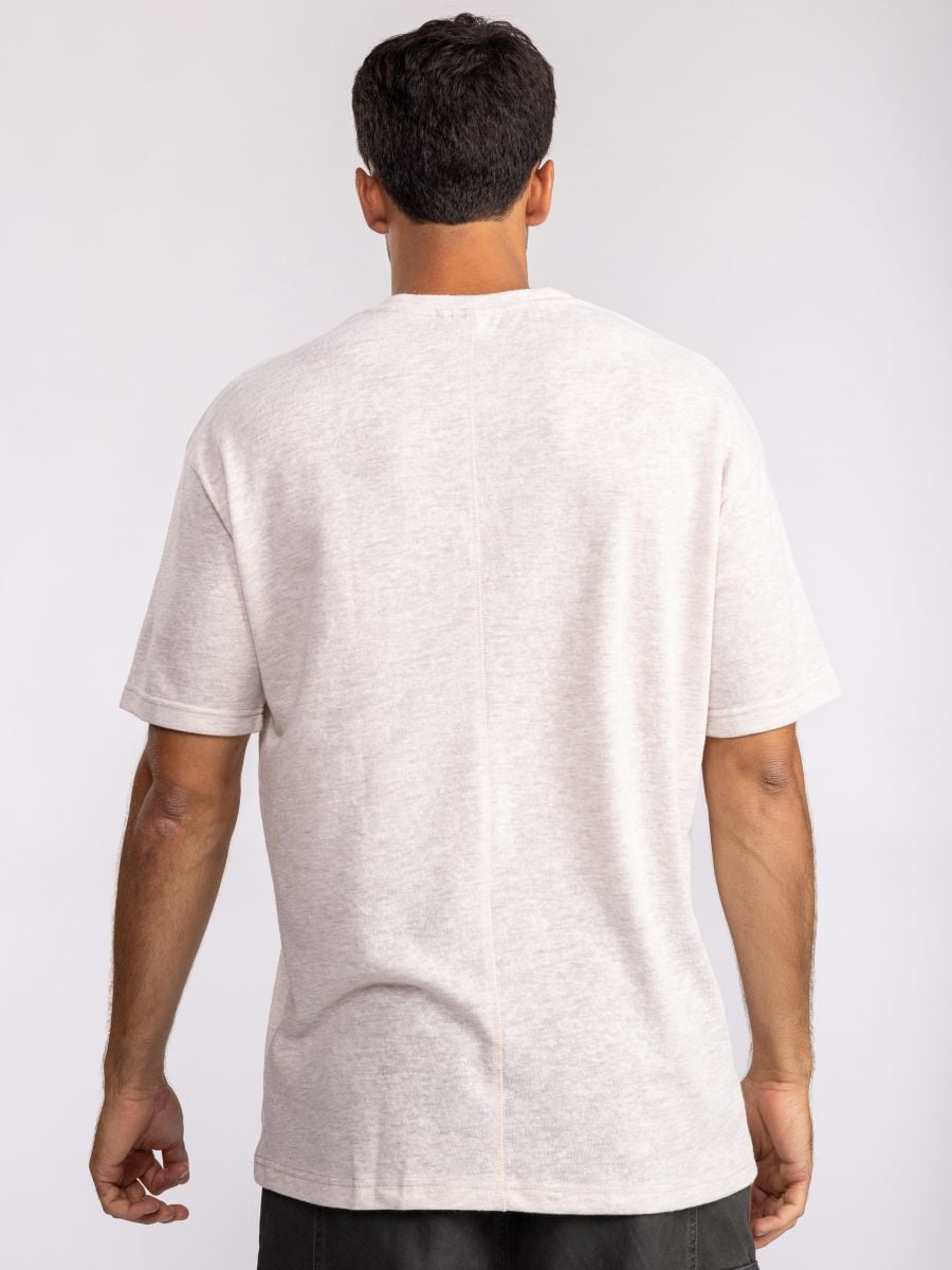 חולצת טי שירט לגבר שקפקפה צווארון עגול