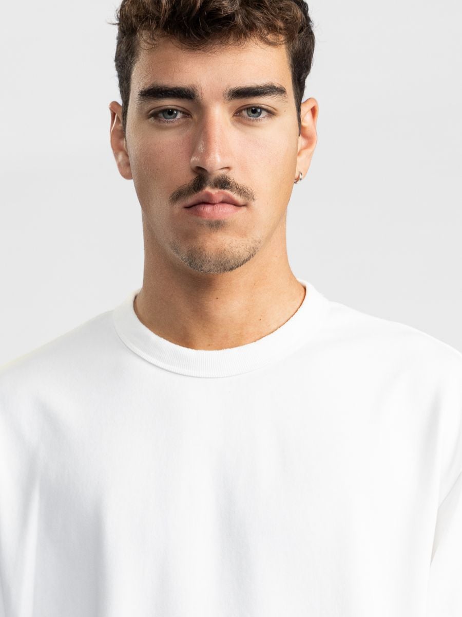 חולצת טי שירט משוחררת לגבר