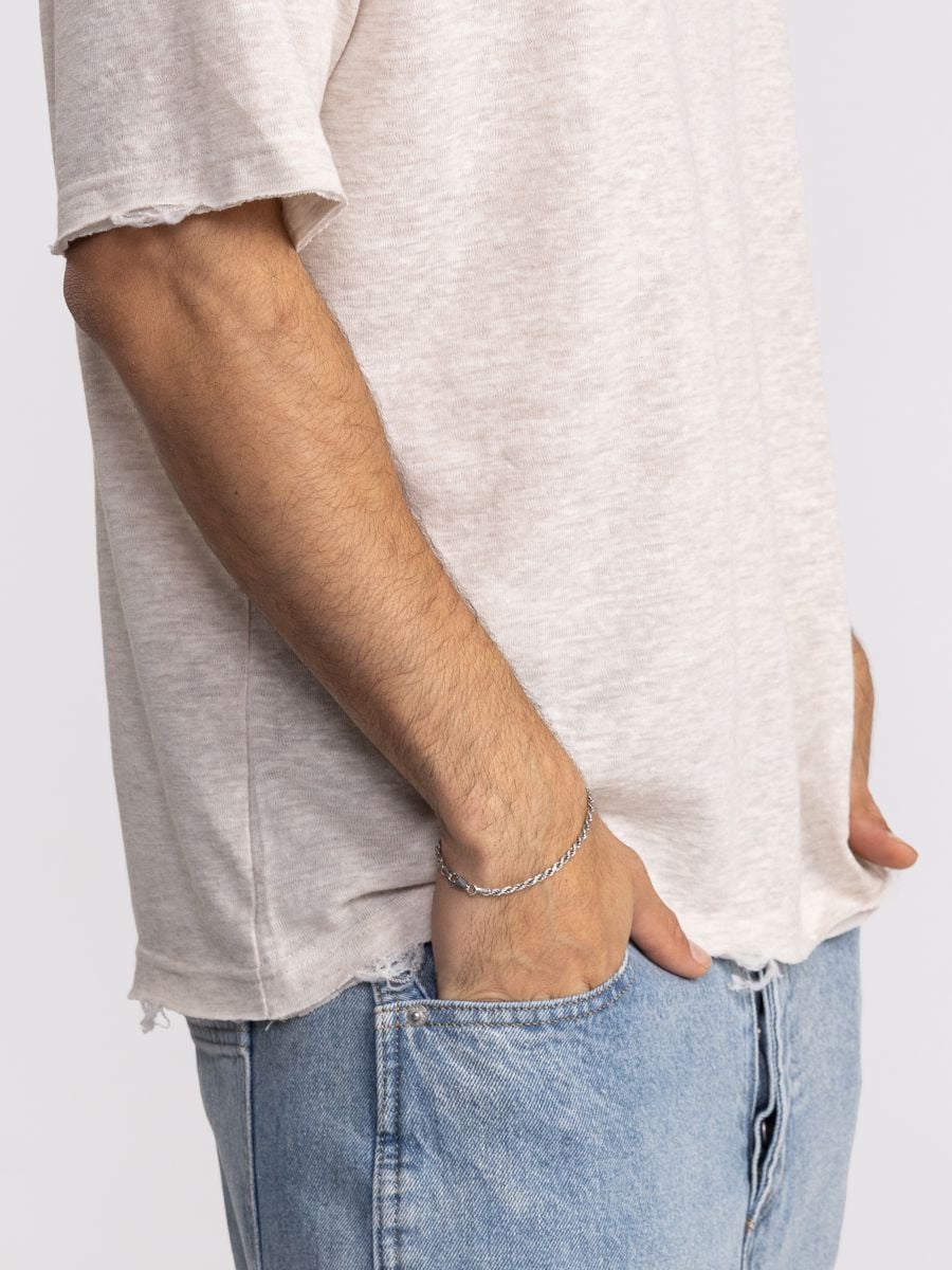 חולצת טי שירט עם שרוולי רגלן