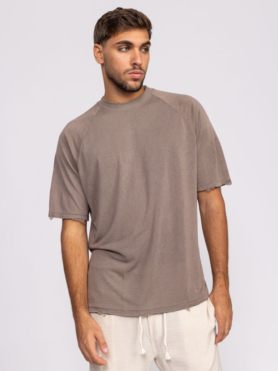 חולצת טי שירט עם שרוולי רגלן