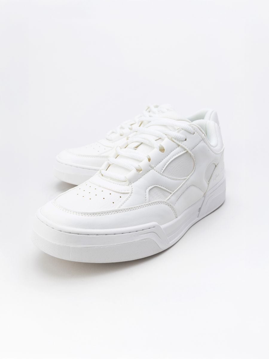 סניקרס קלאסיות עם לוגו רקום